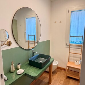 Dusche, Haartrockner, Bidet, Handtücher