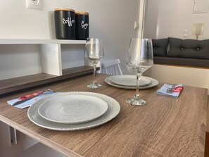 Dining - Ruby’s House Apartment with Balcony, Wi-Fi and Air Conditioning (Glifada)