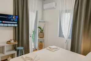 1 bedroom, iron/ironing board, WiFi, bed sheets - Ruby’s House Apartment with Balcony, Wi-Fi and Air Conditioning (Glifada)