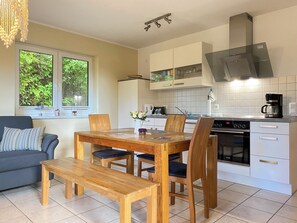 Private kitchen - Vrbo Property (Marlow)
