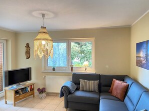 Living area - Vrbo Property (Marlow)