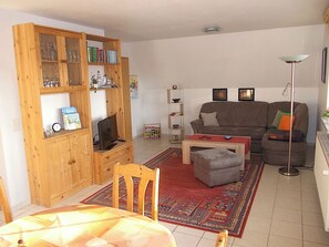 Living area - Vrbo Property (Marlow)