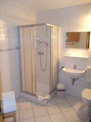 Bathroom - Vrbo Property (Marlow)