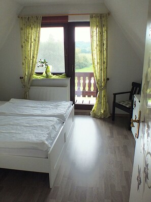 Room - Vrbo Property (Marlow)