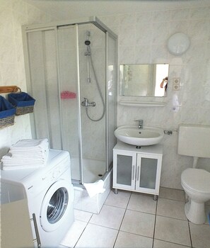 Bathroom - Vrbo Property (Marlow)