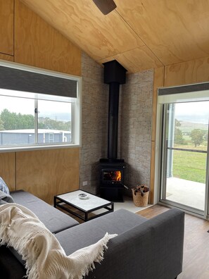 Interior - Farmstay cottage on picturesque farmland.15 minutes from Goulburn (Parkesbourne)