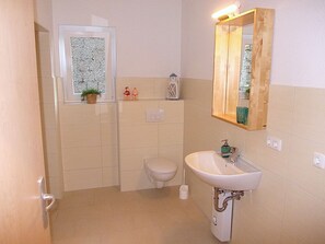 Bathroom - Vrbo Property (Marlow)