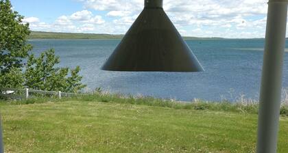 Beautiful 3-bedroom 2 bath home on Duck Lake near Glacier Park for your getaway