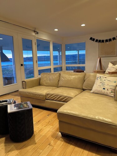 New to vacation rental lovely 3-bedroom 2 bath on Duck Lake 
 near Glacier Park