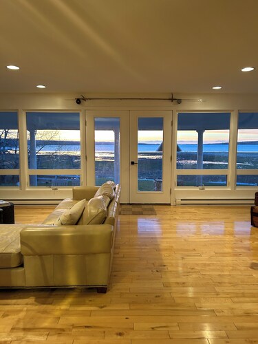 New to vacation rental lovely 3-bedroom 2 bath on Duck Lake 
 near Glacier Park