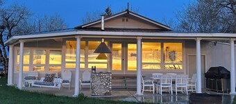 New to vacation rental lovely 3-bedroom 2 bath on Duck Lake
near Glacier Park