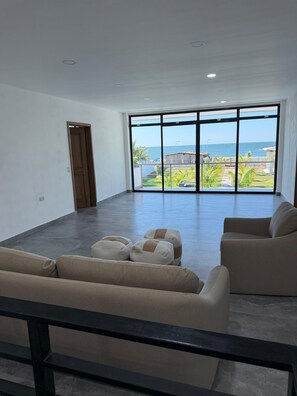 Interior - Charming Beachfront 6-bedroom villa with AC in Playa San Marcelino (Playa san marcelino)