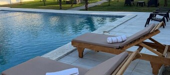 Beachfront Private Villa+pool+Gazebo+BBQ+6Bedrooms+7Bathrooms