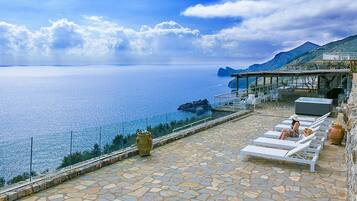Villa, Smoking