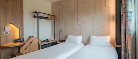Chambre Standard avec lits jumeaux, non-fumeur | Bureau, accĂšs au Wi-Fi (inclus), literie fournie