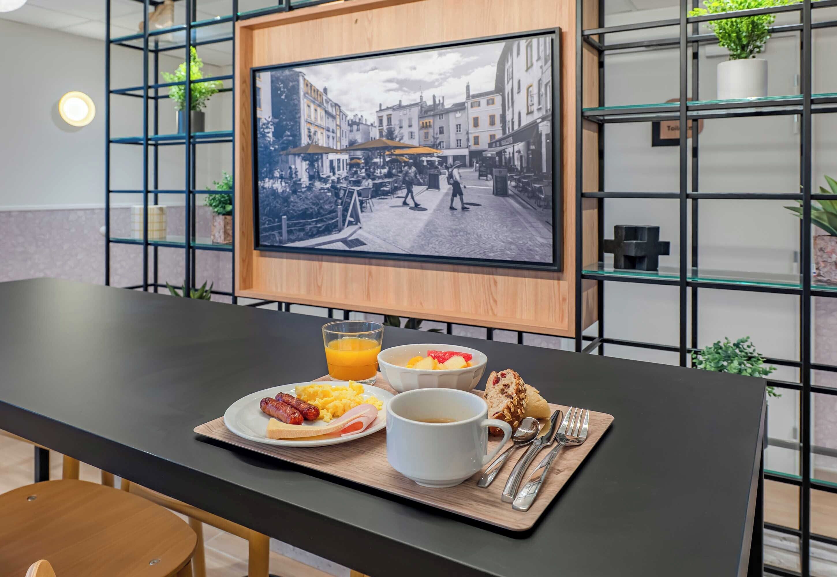Petit déjeuner buffet servi tous les jours en supplément