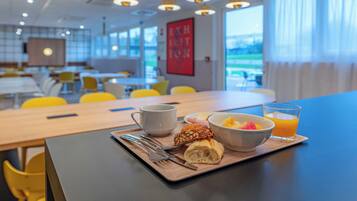 Petit déjeuner buffet servi tous les jours en supplément