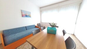 Living room - Flat With sea Views in a Beachfront Building (Lignano Sabbiadoro)