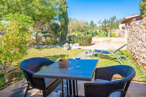 Standard Double Room, Garden View | Terrace/patio - AGROTURISMO MONDRAGO (Portopetro)