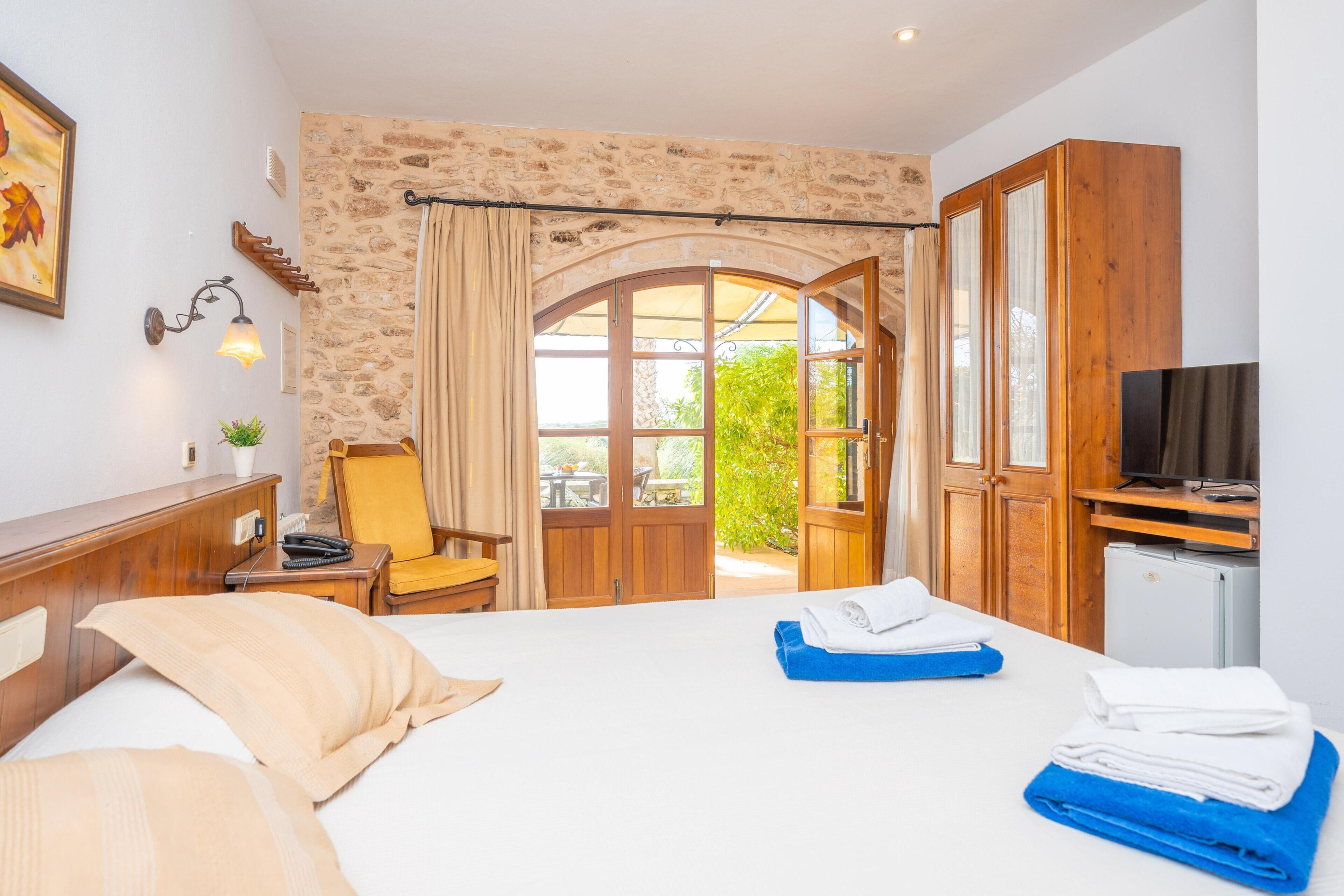 Standard Double Room, Garden View | Wheelchair access
