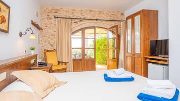 Standard Double Room, Garden View | Wheelchair access
