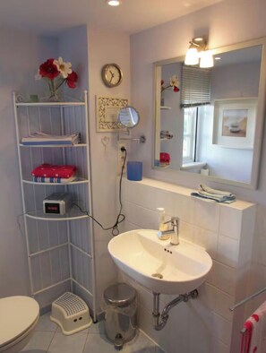 Bathroom - Vrbo Property (Born a. Darß)