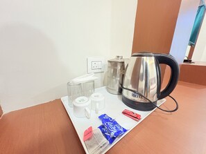 Coffee and/or coffee maker - Golden Dolma Hotel & Spa near Mall road (Darjeeling)