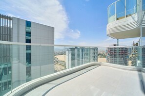 Terrace/patio - Chic Studio in Opalz | Prime Arjan Location (Dubai)