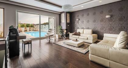 Tranquility Villa with Pool | Private Garden & BBQ by PikHost
