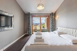 Room - Tranquility Villa with Pool | Private Garden & BBQ by PikHost (Tiranë)