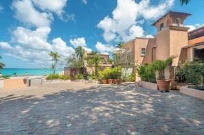 Property grounds - Little Arches Boutique Hotel Barbados (Oistins)