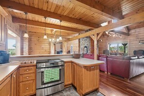 Fridge, microwave, oven, stovetop - Experience the quiet beauty of the Amish countryside at Sprinkle Bottom Lodge. (Sullivan)