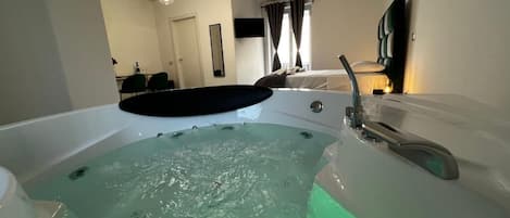 Blackout curtains, soundproofing, iron/ironing board, free WiFi