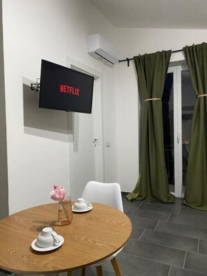 Suite, balkon, pemandangan kota | Tempat makan