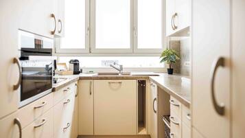 Kühlschrank, Ofen, Herdplatte, Geschirrspüler