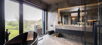 Luxury Alderley Retreat | Peak District | Parking | Sleeps 10