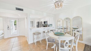 Dining - Bay Breeze 8988–Golf Cart–Sleeps 6 (Miramar Beach)