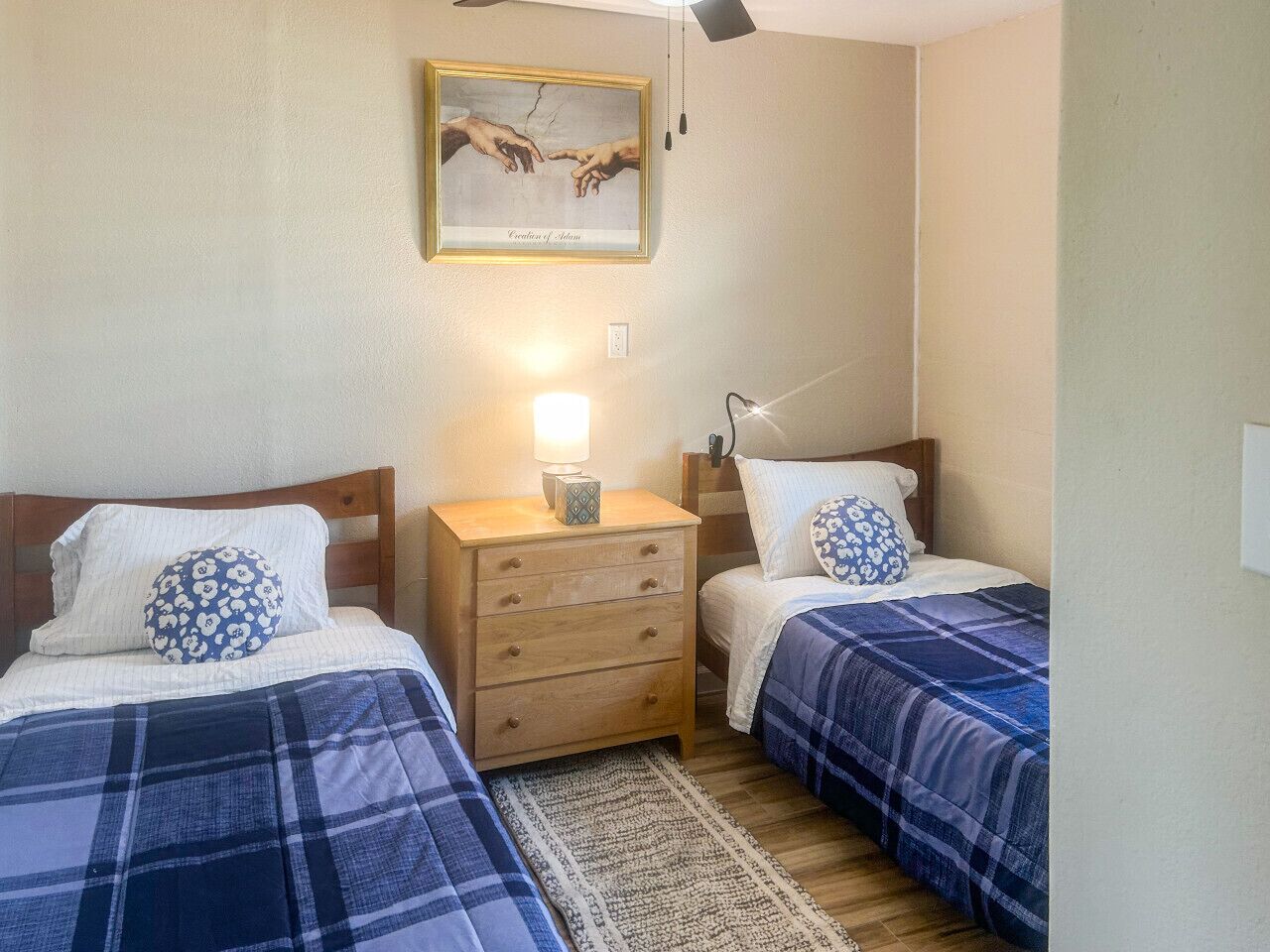 3 bedrooms, desk, WiFi, bed sheets