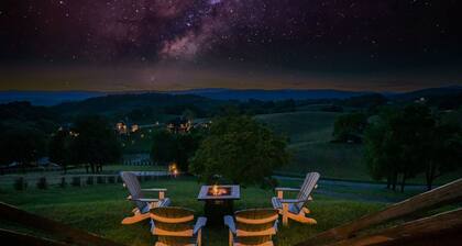 Spacious Estate that sleeps 16 near Watauga Lake - walk to Villa Nove Vineyards!