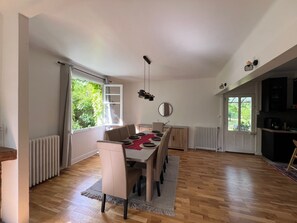 Dining - Peaceful Stay in Central Auxerre (Auxerre)