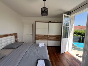 Room - Peaceful Stay in Central Auxerre (Auxerre)