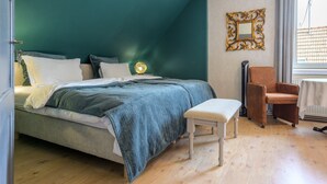 A bedroom with a bed, a bench, a chair, a mirror, and a window with a view. - Guest Room 'Chambre Marguerite' with Shared Pool, Terrace and Wi-Fi (Sélestat)