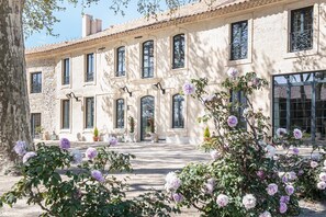Exterior - Vrbo Property (Arles)