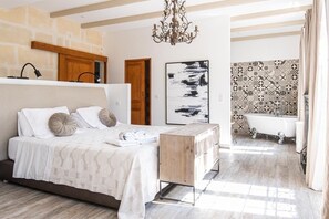 Room - Vrbo Property (Arles)