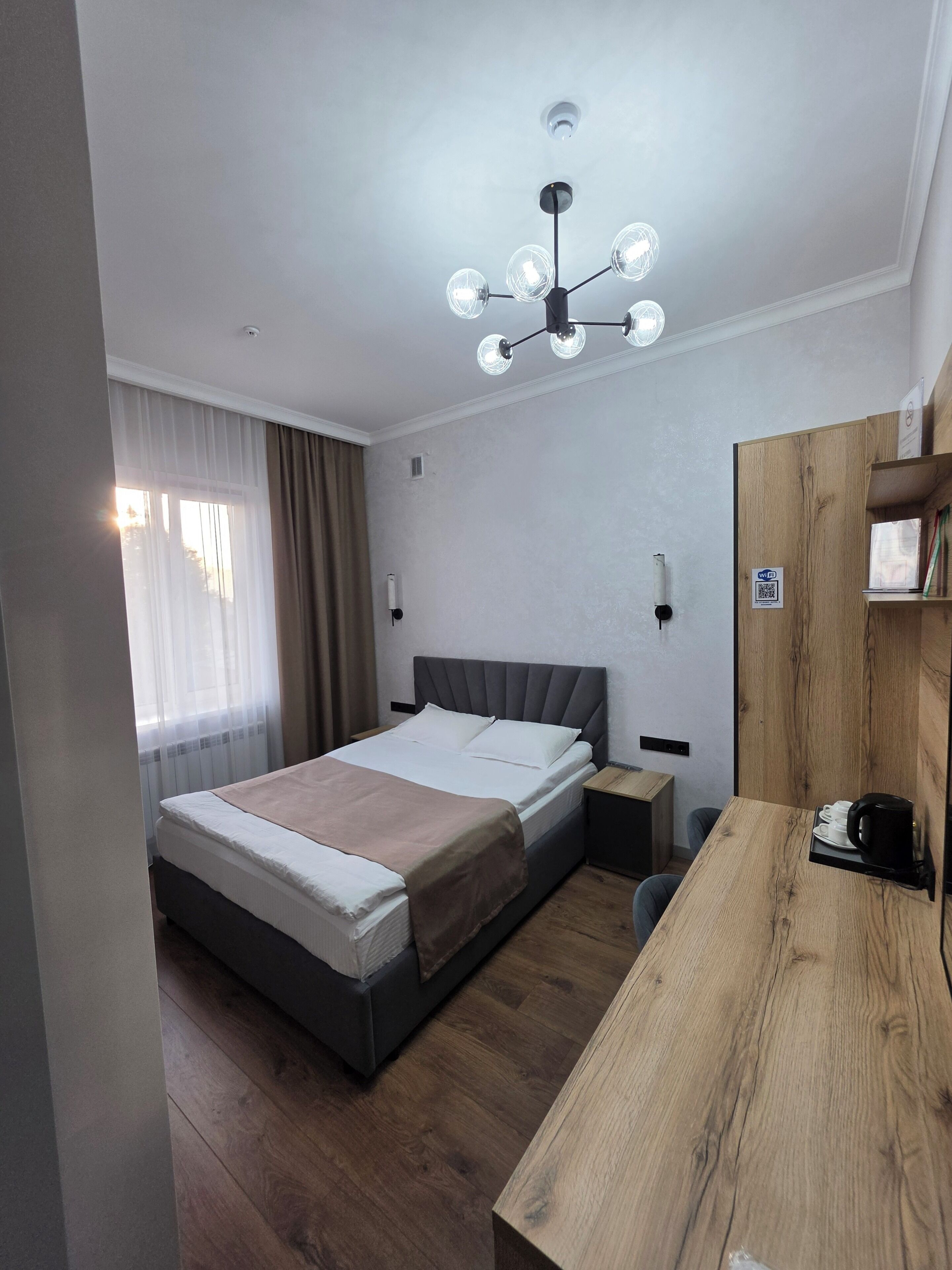 Standard Double Room, Private Bathroom | Meja, ruang kerja komputer riba, langsir/tirai gelap terus, kalis bunyi 
