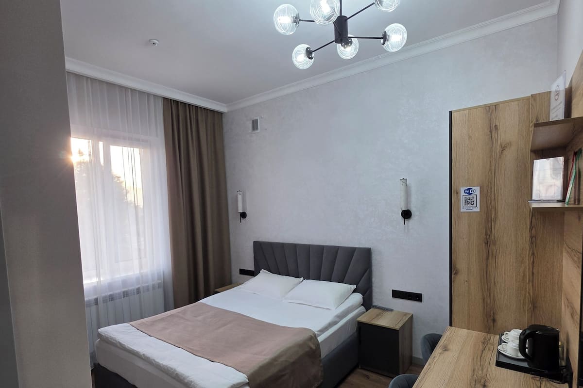 Standard Double Room, Private Bathroom | Desk, laptop workspace, blackout drapes, soundproofing