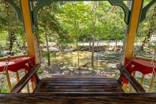 Unique Gypsy Jade at Four Fillies Lodge-w/ Hot Tub