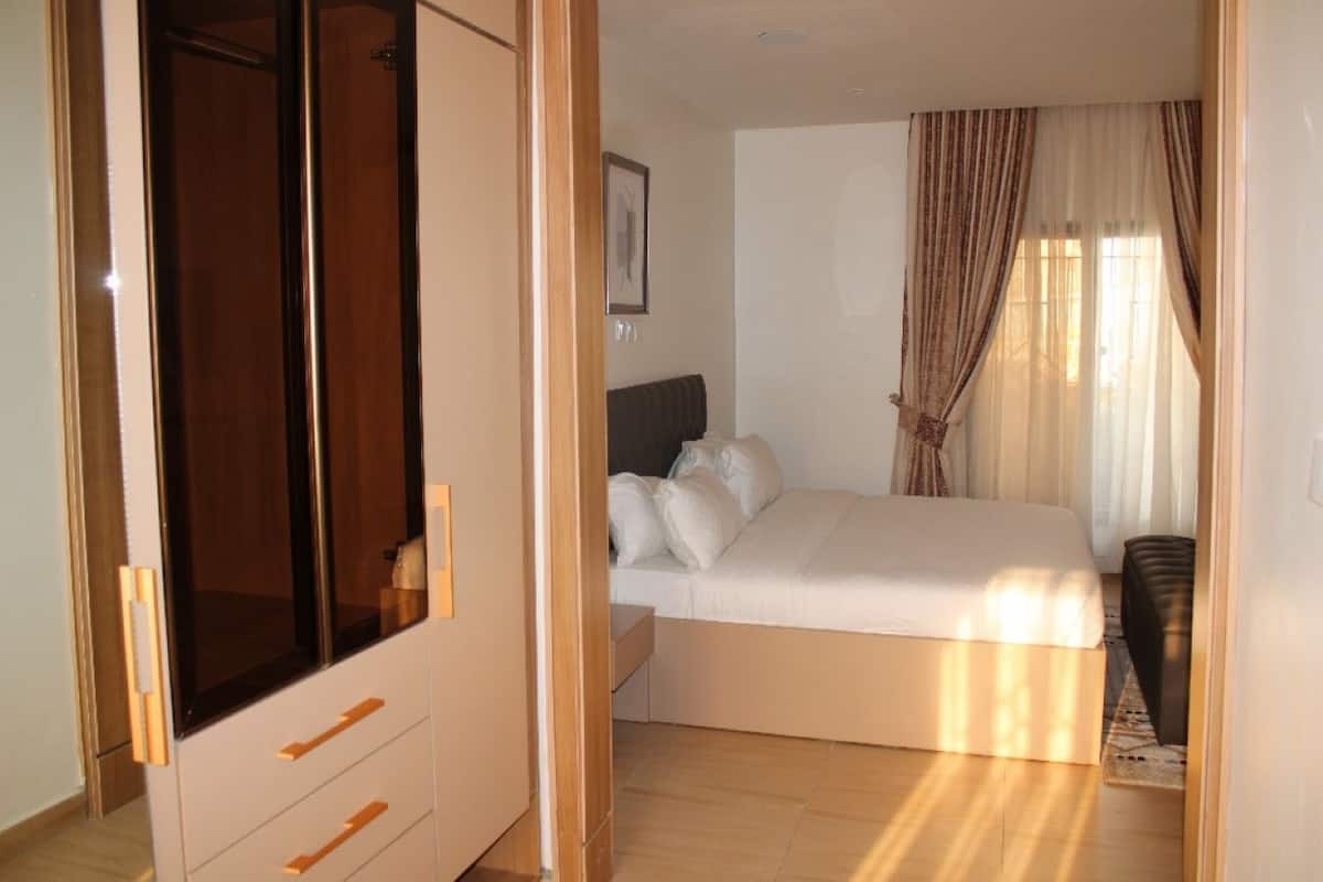 Deluxe-huone, parveke, näköala uima-altaalle