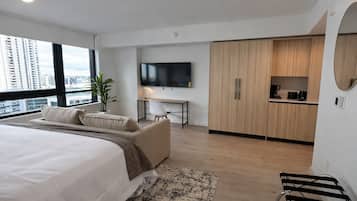 Deluxe Condo, Lake View