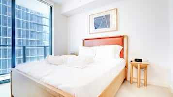 Suite monolocale City, 1 letto queen, balcone, vista città | Biancheria in cotone egiziano, biancheria da letto di alta qualità